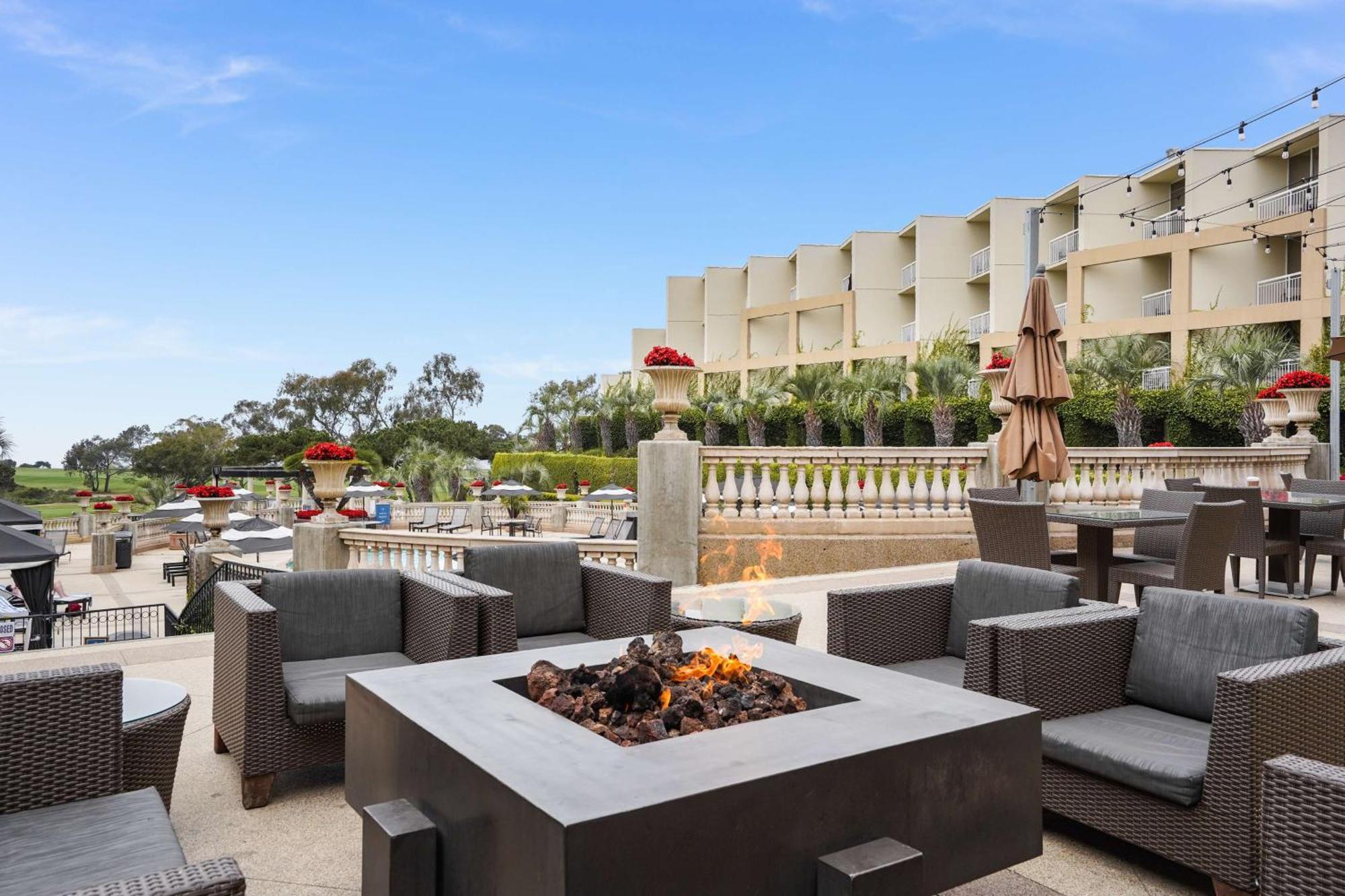 Отель Hilton La Jolla Torrey Pines Сан-Диего Экстерьер фото